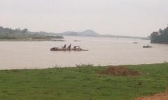  "Đại công trường " khai thác cát trên dòng sông Lam